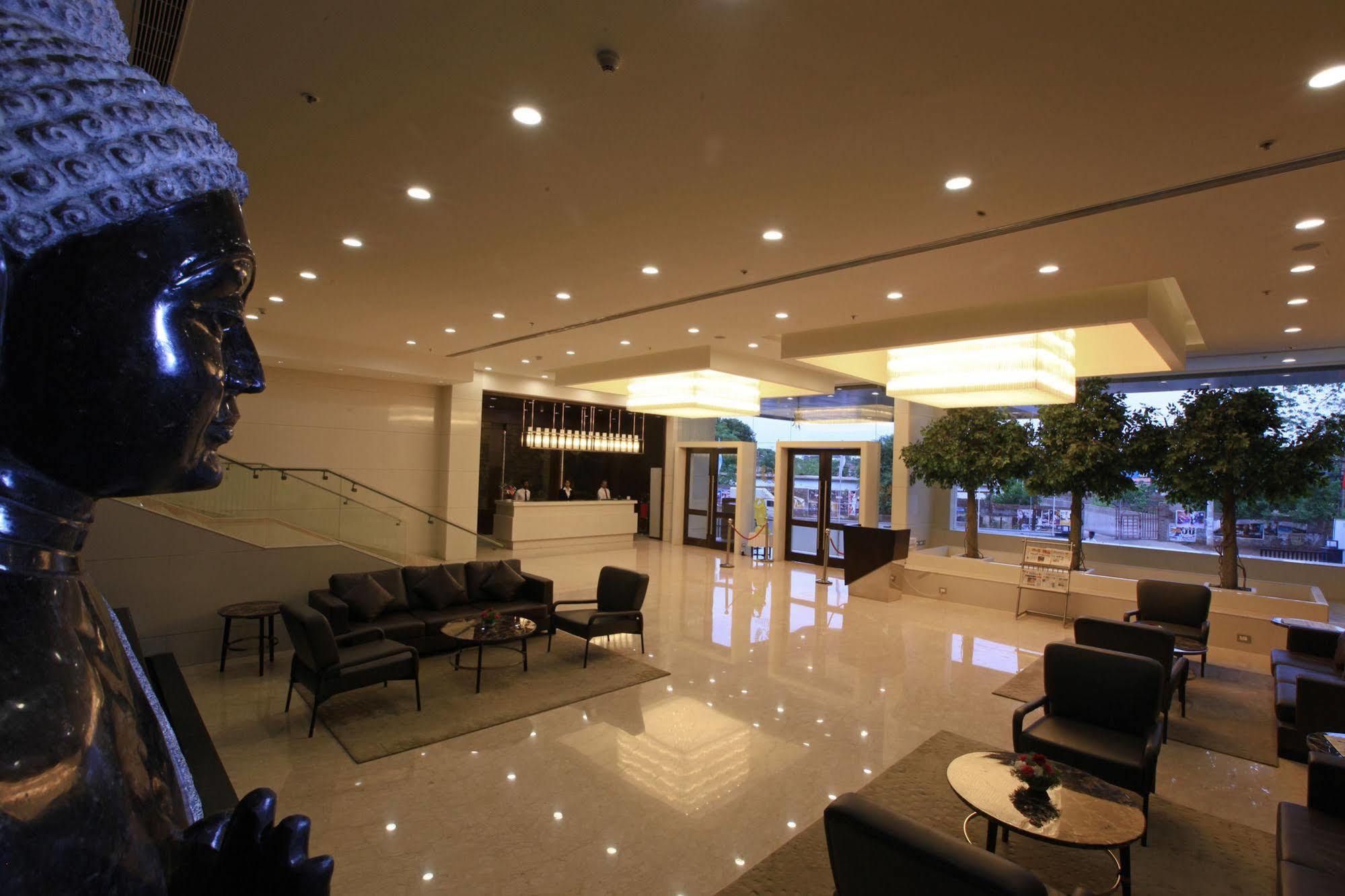 Goutham Grand Hotel - Tenali Віджаявада Екстер'єр фото