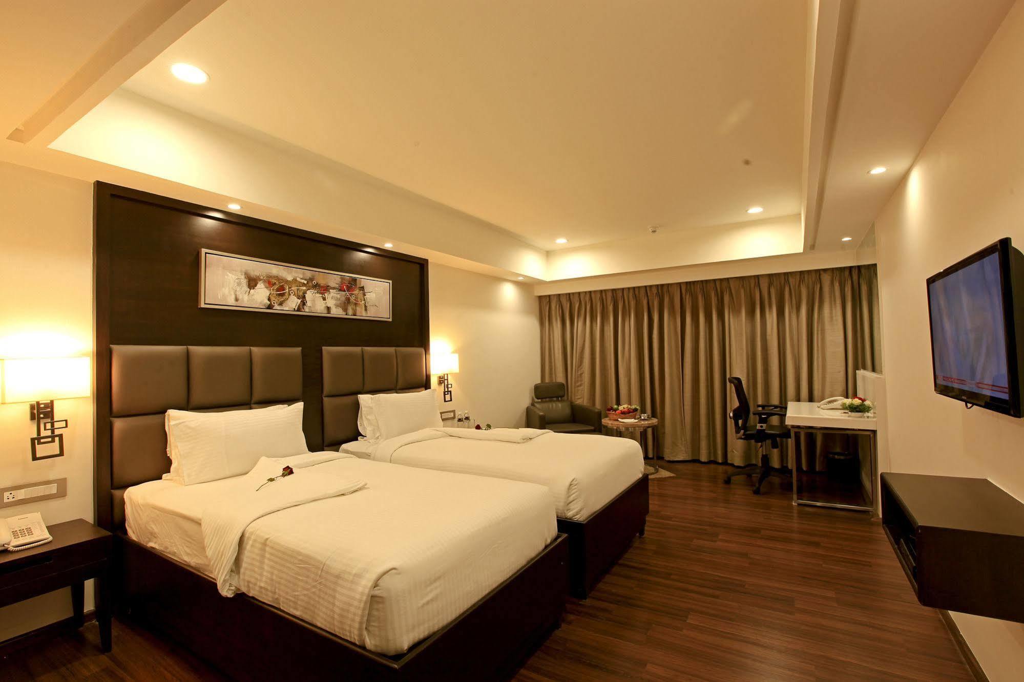 Goutham Grand Hotel - Tenali Віджаявада Екстер'єр фото