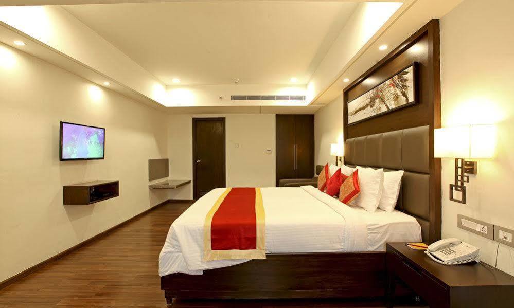 Goutham Grand Hotel - Tenali Віджаявада Екстер'єр фото